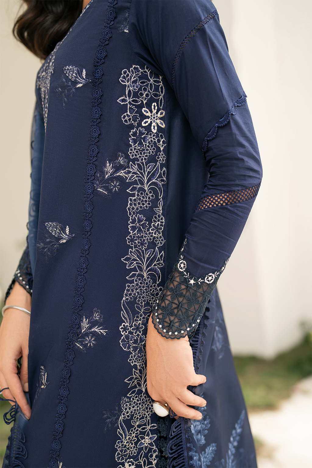 IZNIK-UNSTITCHED 3PC DHANAK CHIKANKARI EMBROIDERED SUIT-PK-5816