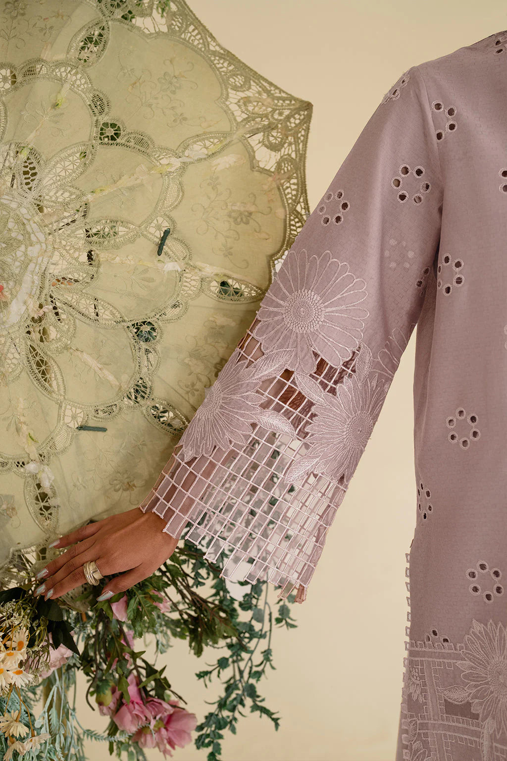 IZNIK- UNSTITCHED 3PC LAWN EMBROIDERED SHIRT-PK-5698