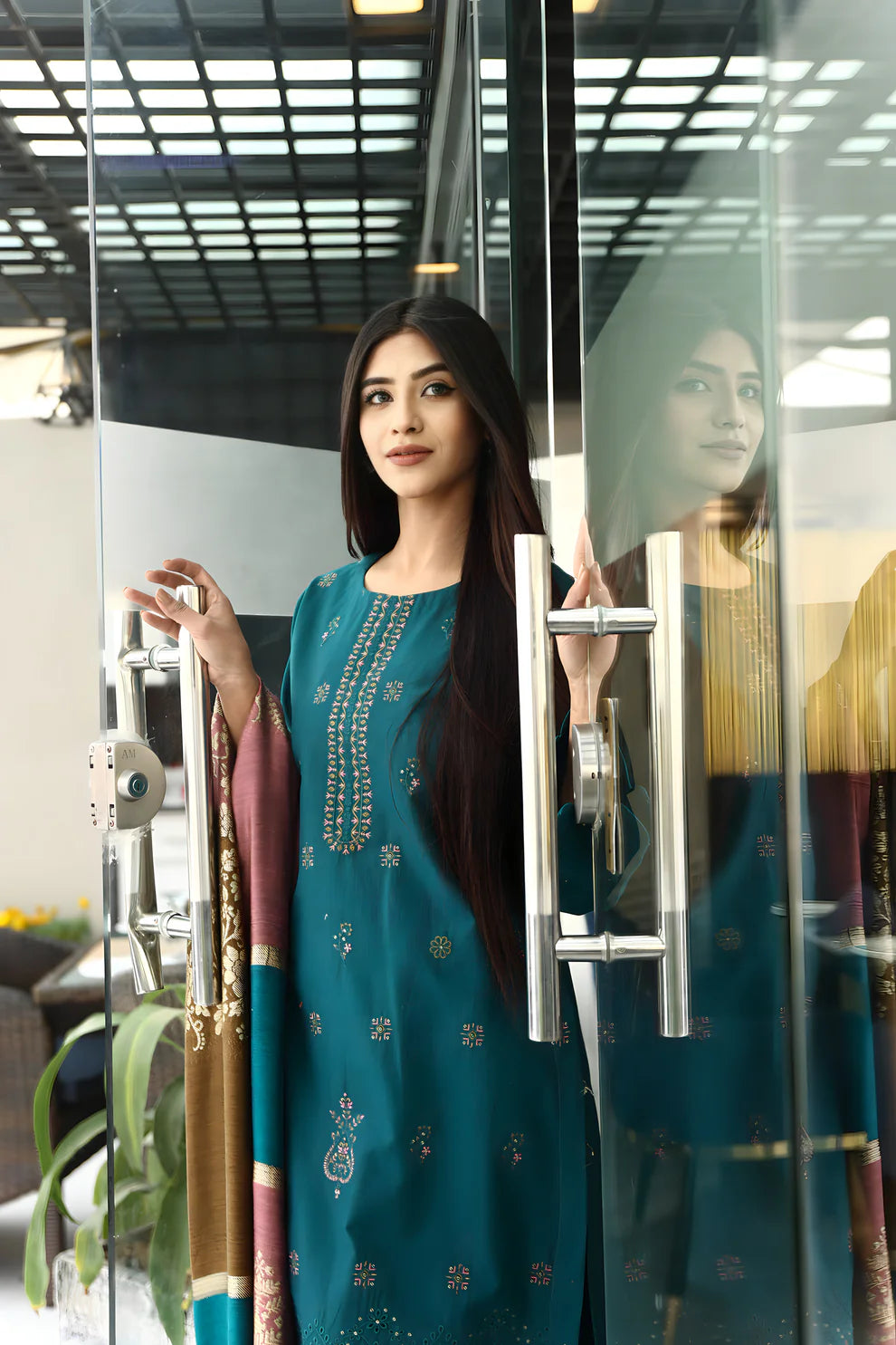 ELAAN.PK-3PC DHANAK CUTWORK EMBROIDERED SHIRT WITH KASHMIRI JACQUARD WOOL SHAWL-EP-5522