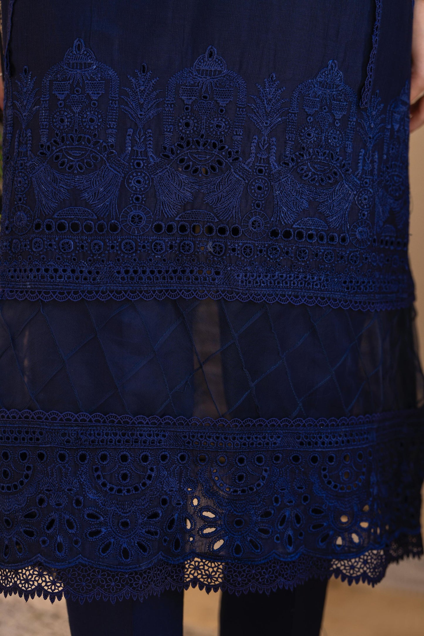 MIRAKHI-3PC LAWN CHIKANKARI EMBROIDERED SHIRT WITH LAWN JAQUARD PRINT DUPATTA -PK-5600