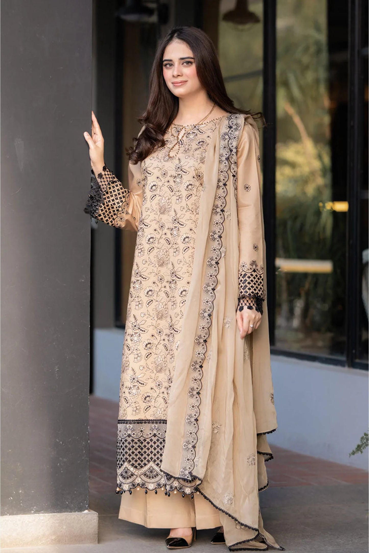 SAPPHIRE-3PC LAWN EMBROIDERED SHIRT WITH CHIFFON EMBROIDERED DUPATTA AND TROUSER-PK-5680