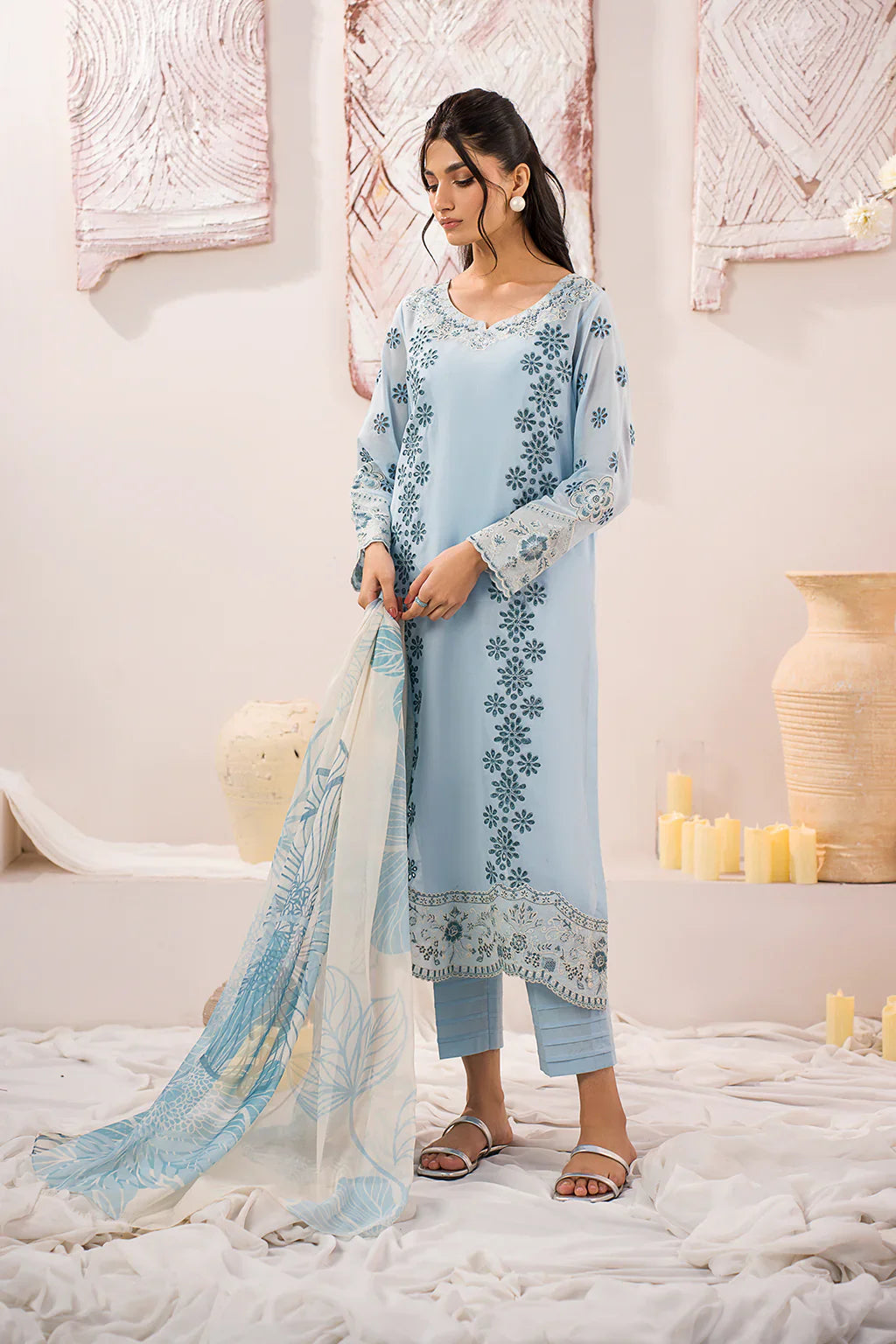 IZNIK - UNSTITCHED 3PC LAWN BORER CHIKENKAARI EMBROIDERED SUIT-PK-5711