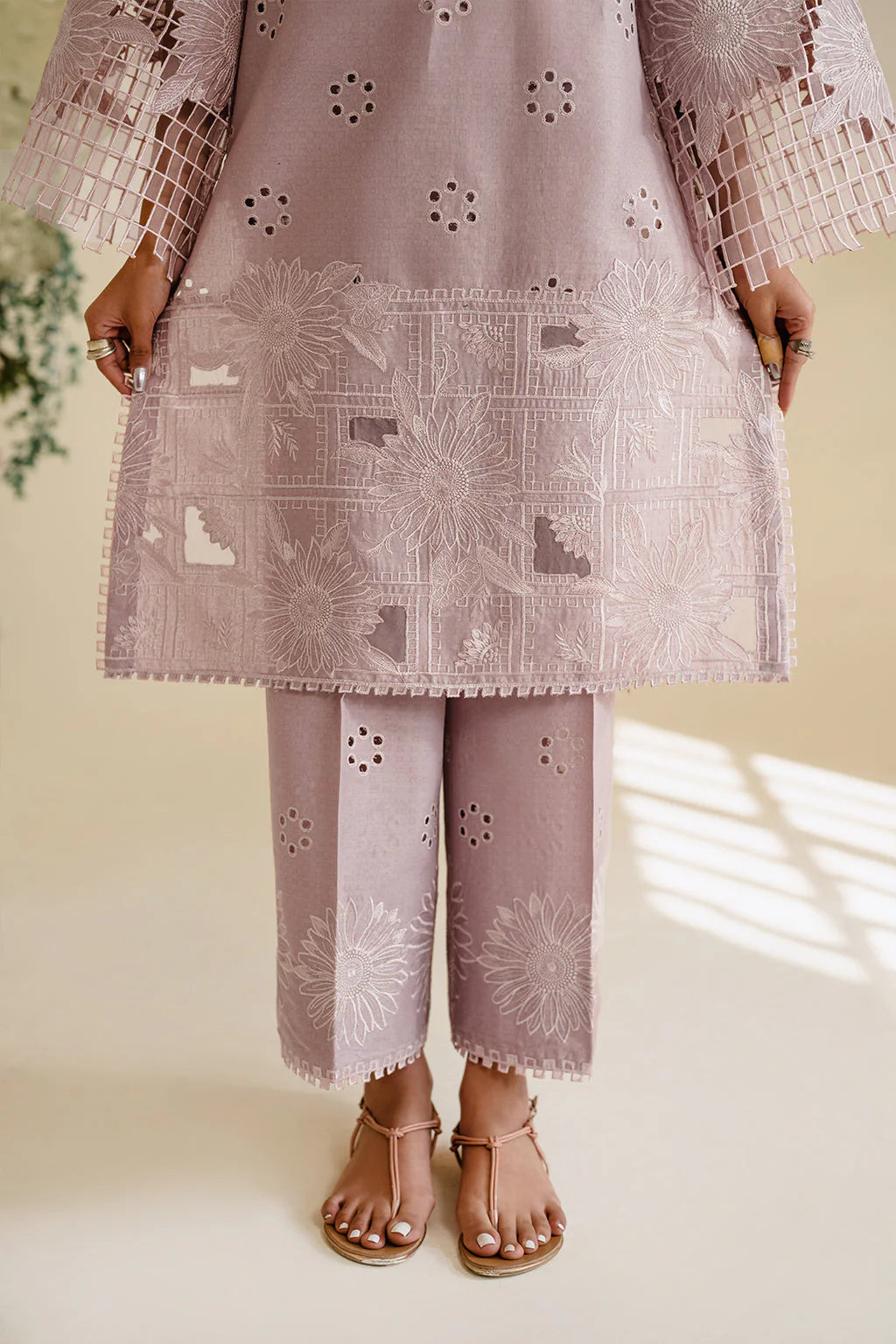 IZNIK- UNSTITCHED 3PC LAWN EMBROIDERED SHIRT-PK-5698