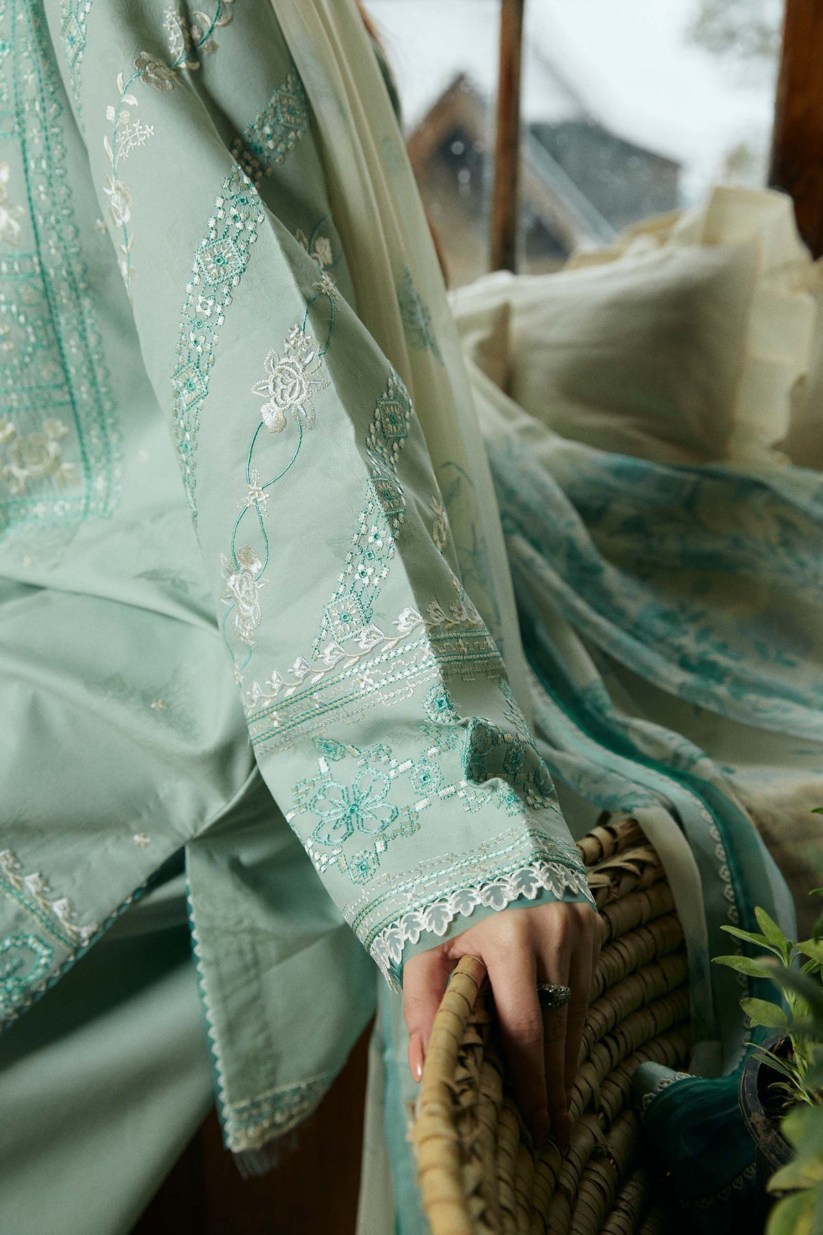 ZAHRA SHAH JAHAN- UNSTITCHED 3PC DHANAK EMBROIDERED SUIT-PK-3531