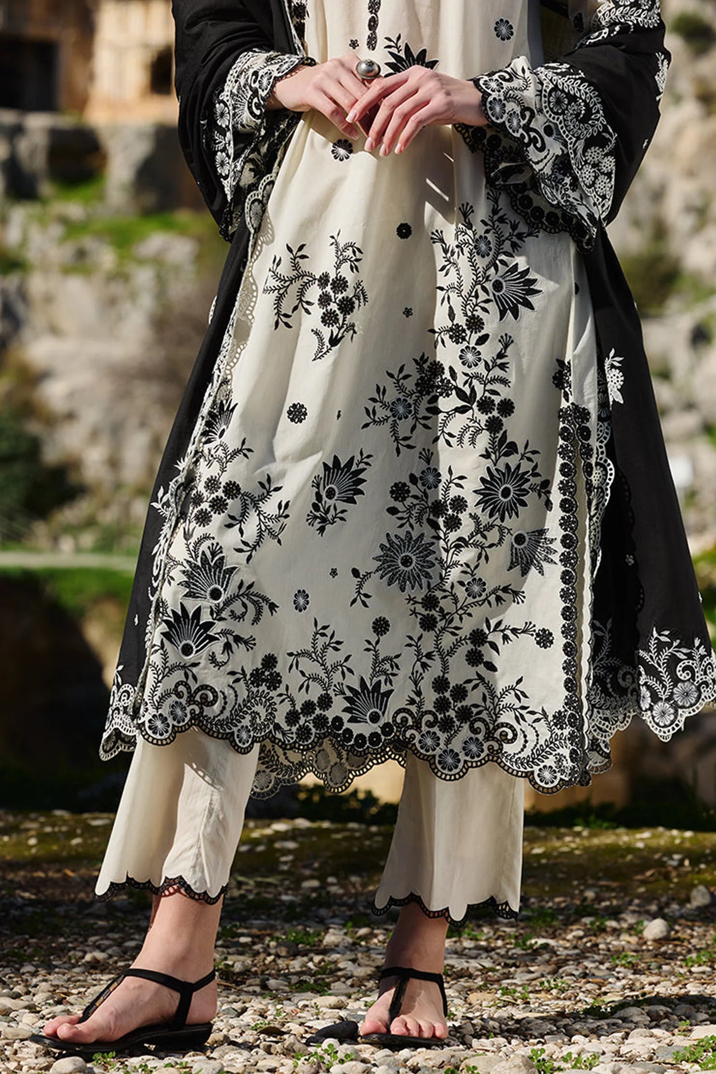 IMAGE-3PC LAWN EMBROIDERED SHIRT WITH CHIFFON EMBROIDERED DUPATTA AND TROUSER-PK-5632