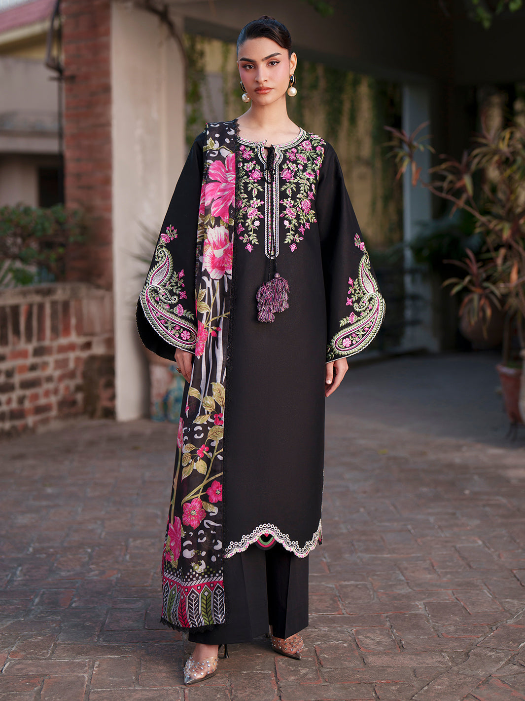 MAHNUR-UNSTITCHED 3PIECE LAWN EMBROIDERED SUIT-PK-4854