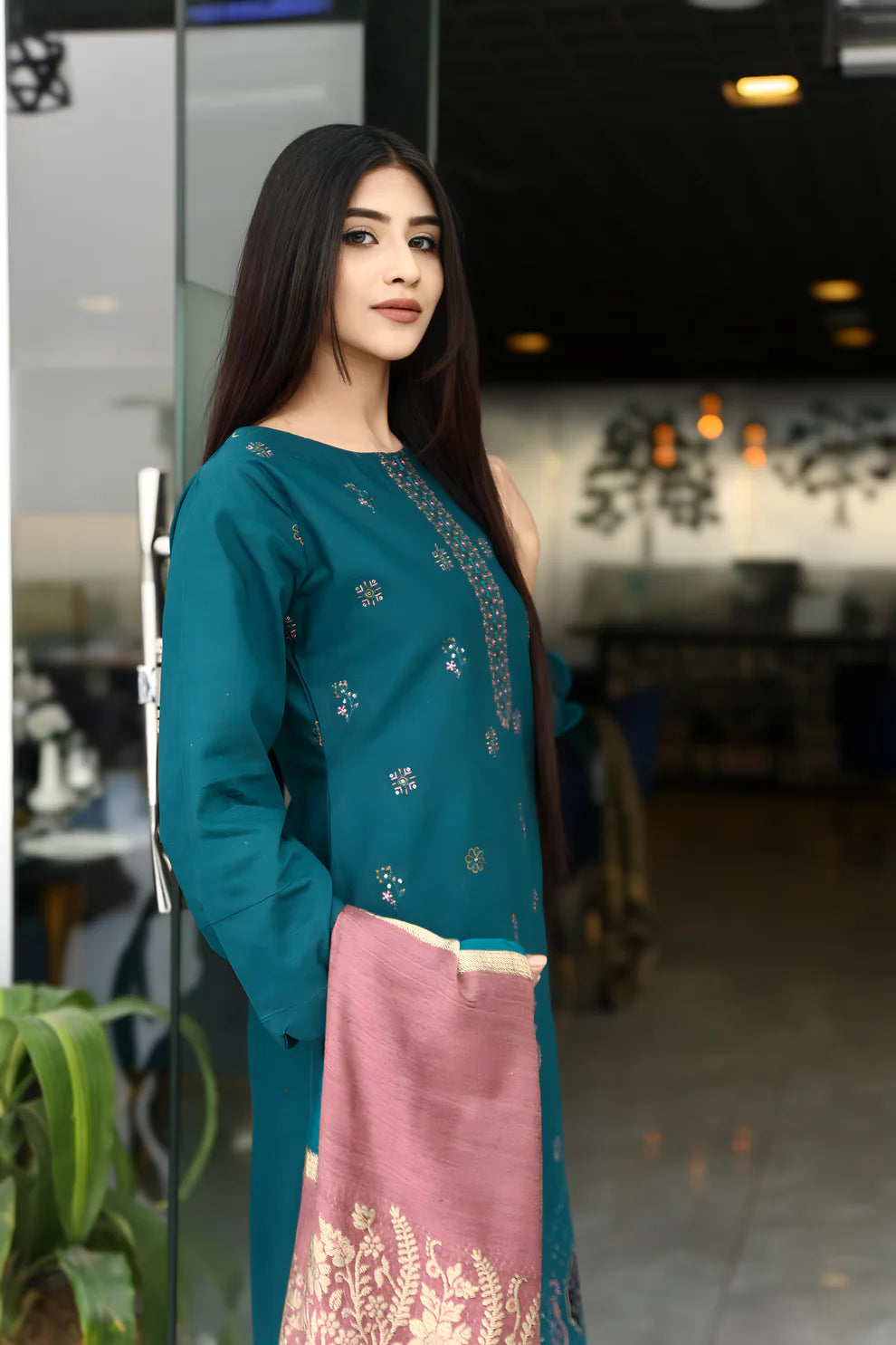 ELAAN.PK-3PC DHANAK CUTWORK EMBROIDERED SHIRT WITH KASHMIRI JACQUARD WOOL SHAWL-EP-5522