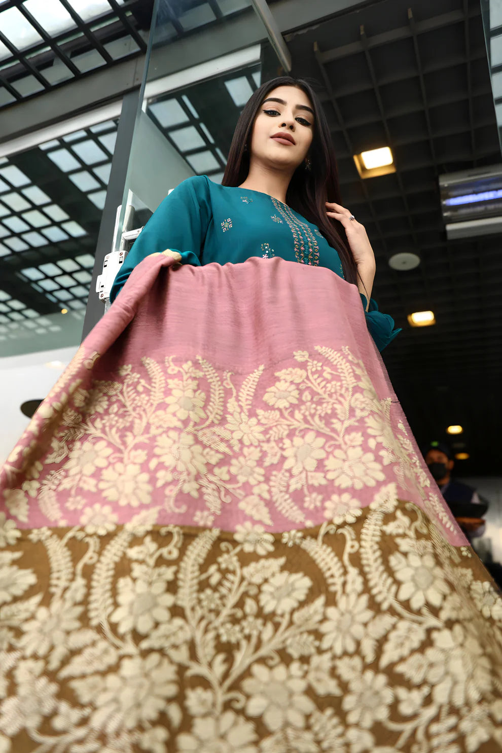 ELAAN.PK-3PC DHANAK CUTWORK EMBROIDERED SHIRT WITH KASHMIRI JACQUARD WOOL SHAWL-EP-5522