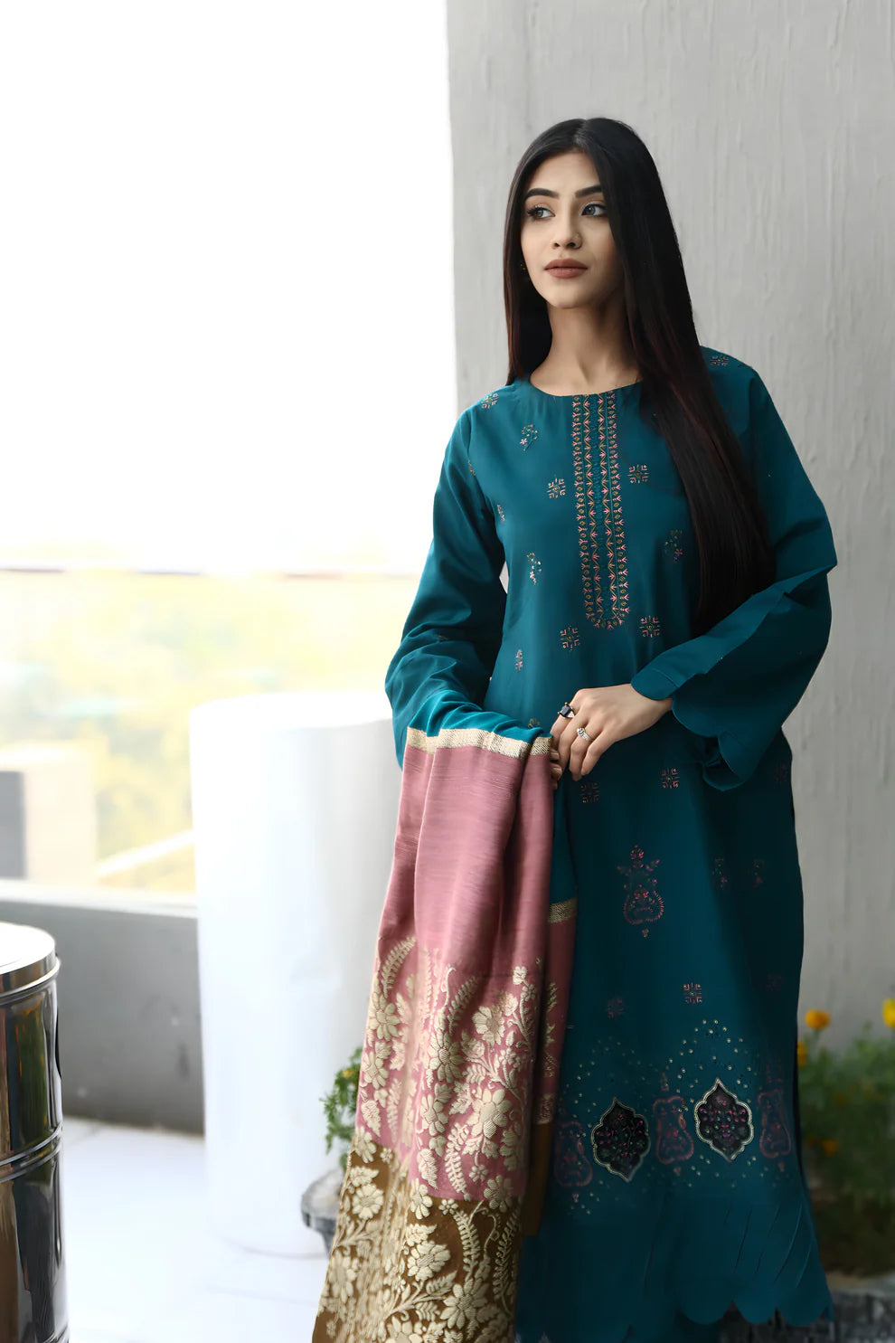 ELAAN.PK-3PC DHANAK CUTWORK EMBROIDERED SHIRT WITH KASHMIRI JACQUARD WOOL SHAWL-EP-5522