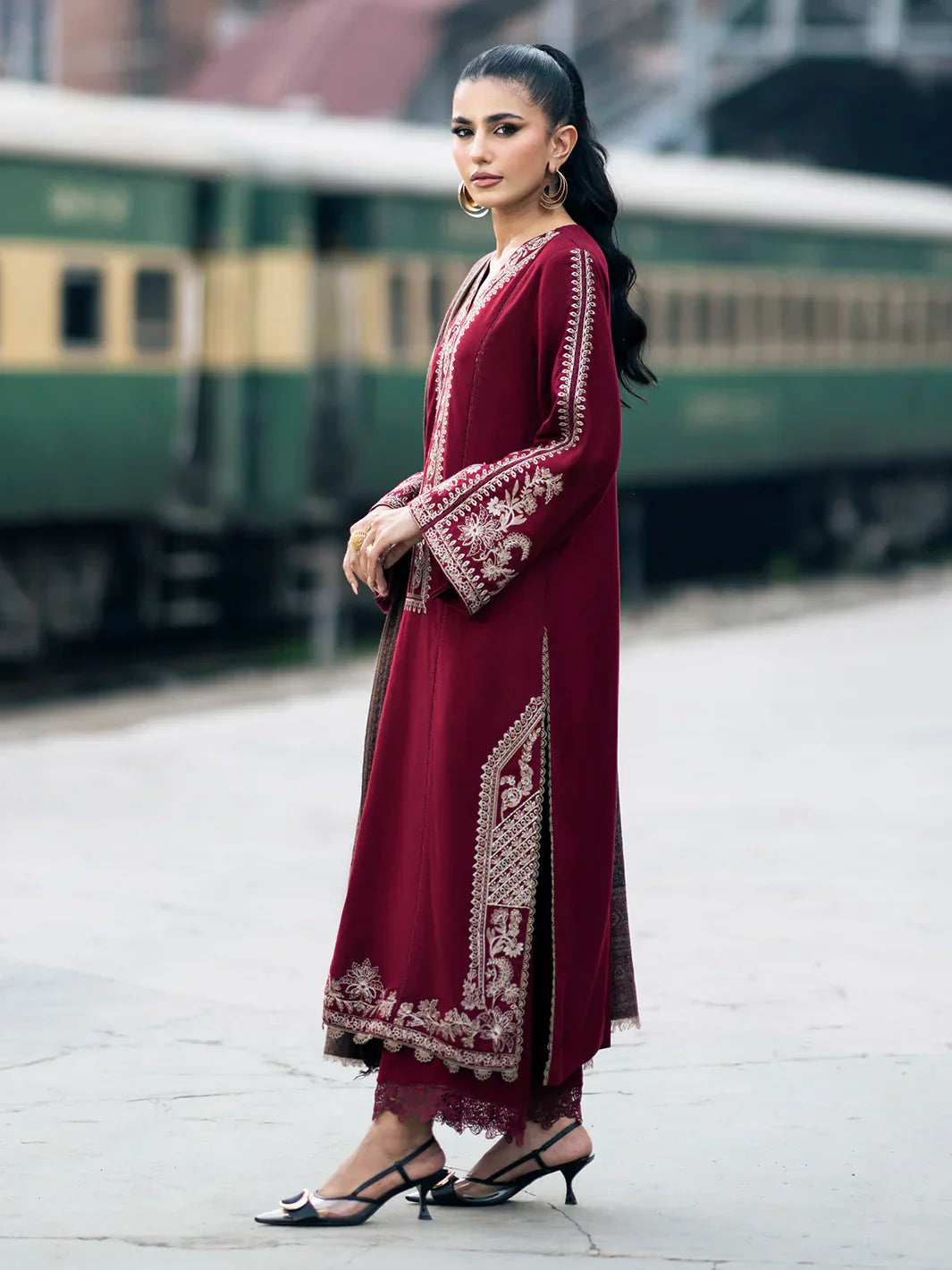 IZEL-UNSTITCHED 3PC DHANAK EMBROIDERED SUIT-PK-3332
