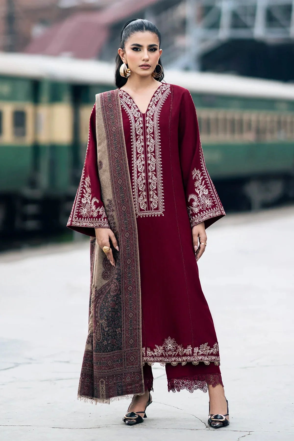 IZEL-UNSTITCHED 3PC DHANAK EMBROIDERED SUIT-PK-3332