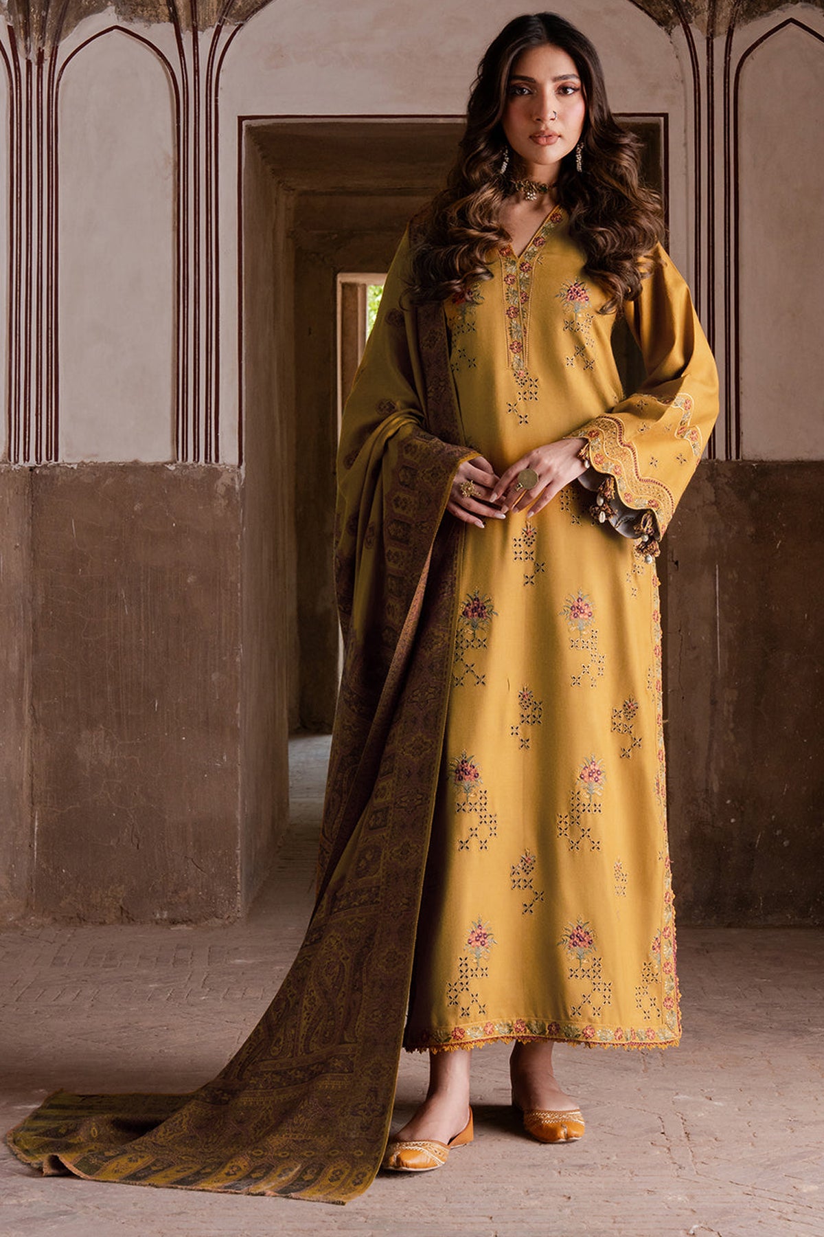 IZEL-UNSTITCHED 3PC KHADDAR EMBROIDERED SUIT-PK-4355