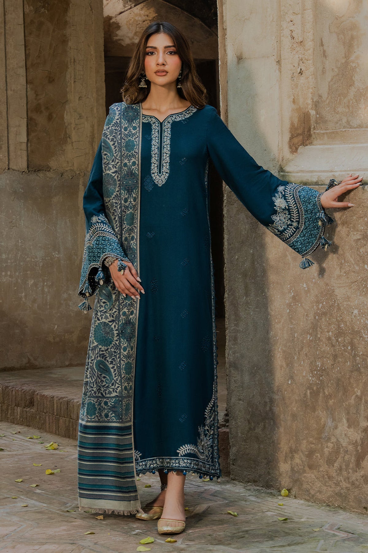 IZEL-UNSTITCHED 3PC KHADDAR EMBROIDERED SUIT-PK-4369