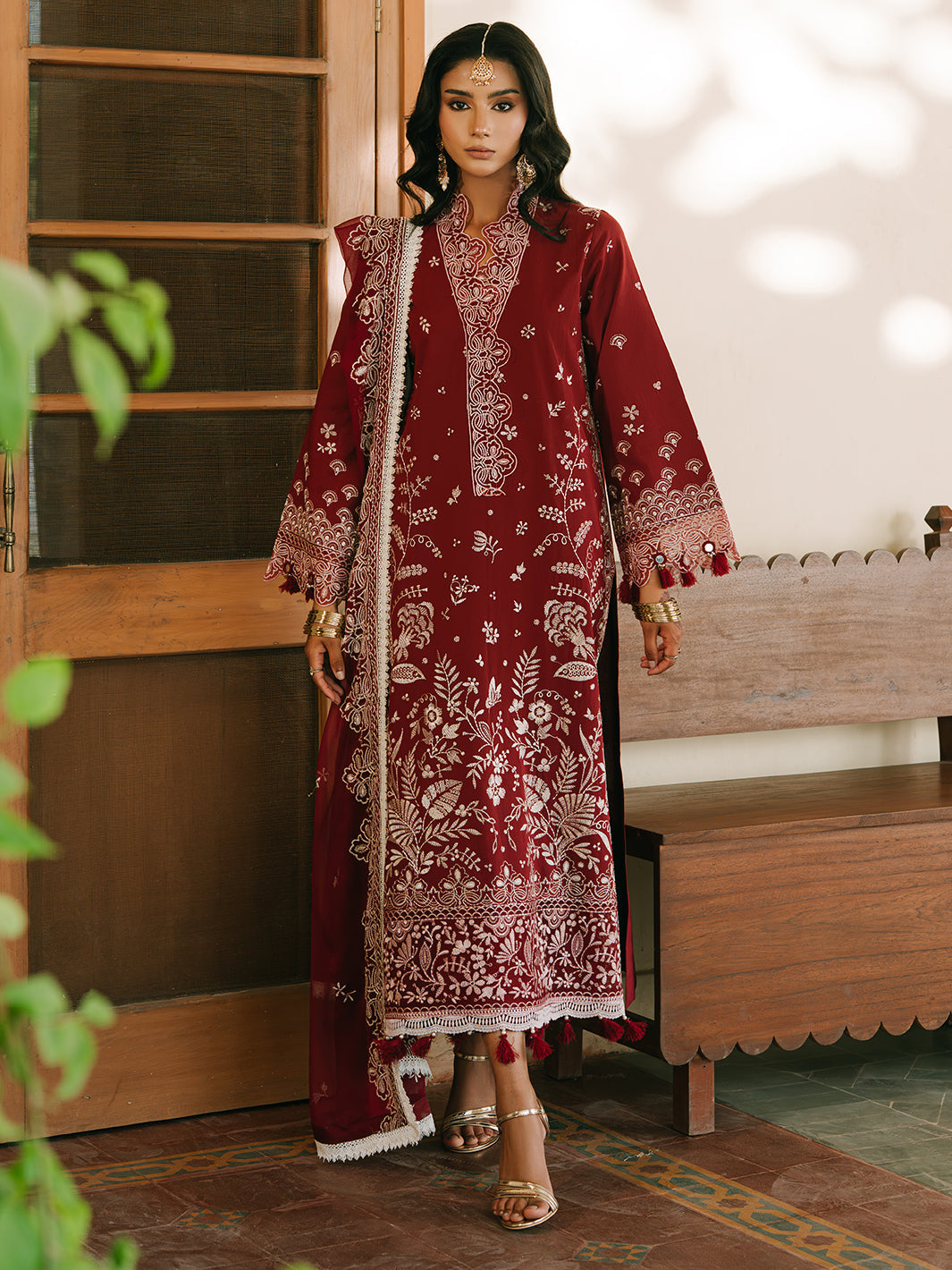 MAHNUR-UNSTITCHED 3PIECE LAWN EMBROIDERED SUIT-PK-4700