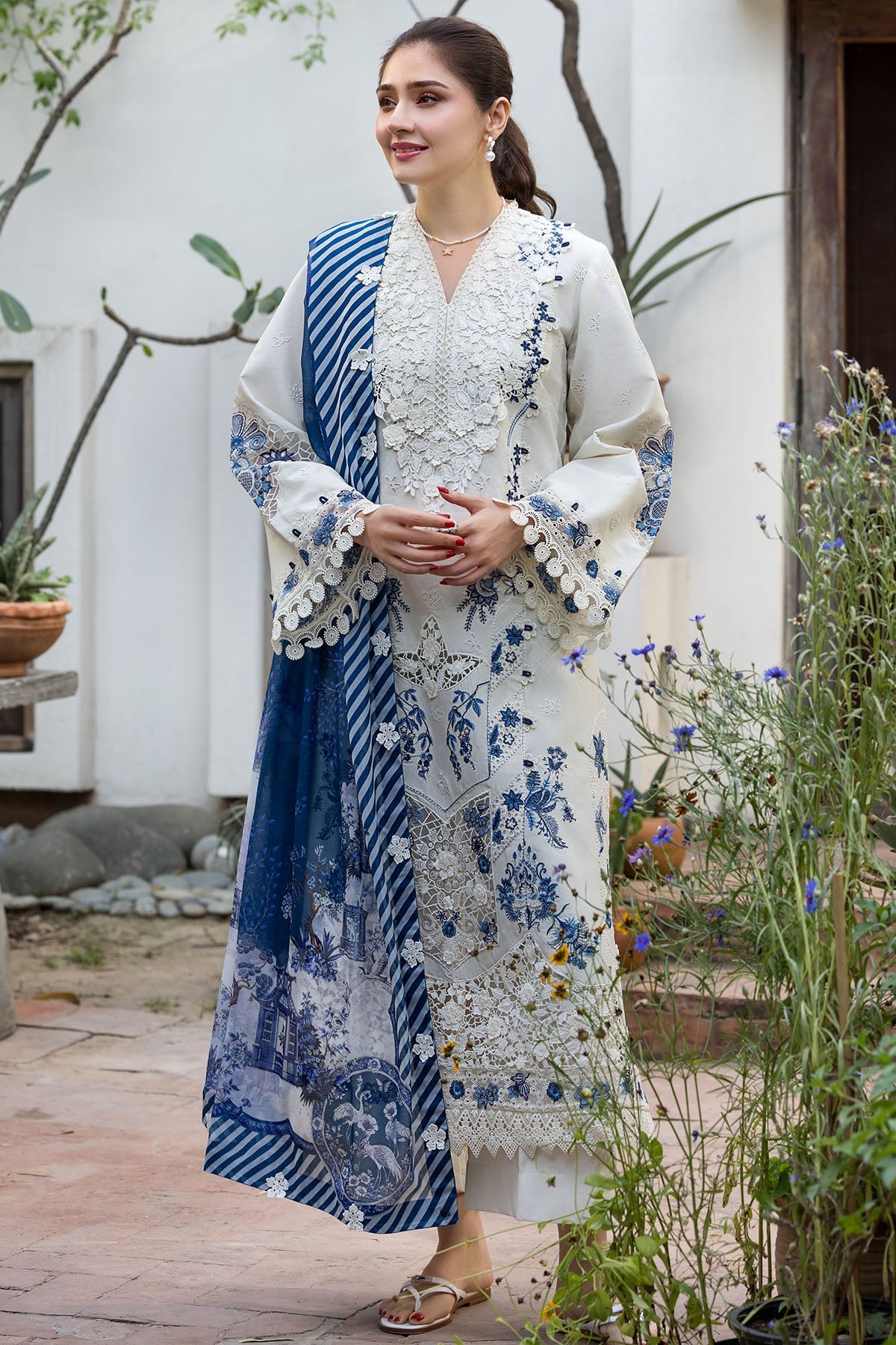 MOTIFZ-UNSTITCHED 3PC LAWN HEAVY EMBROIDERED SUIT-PK-4906