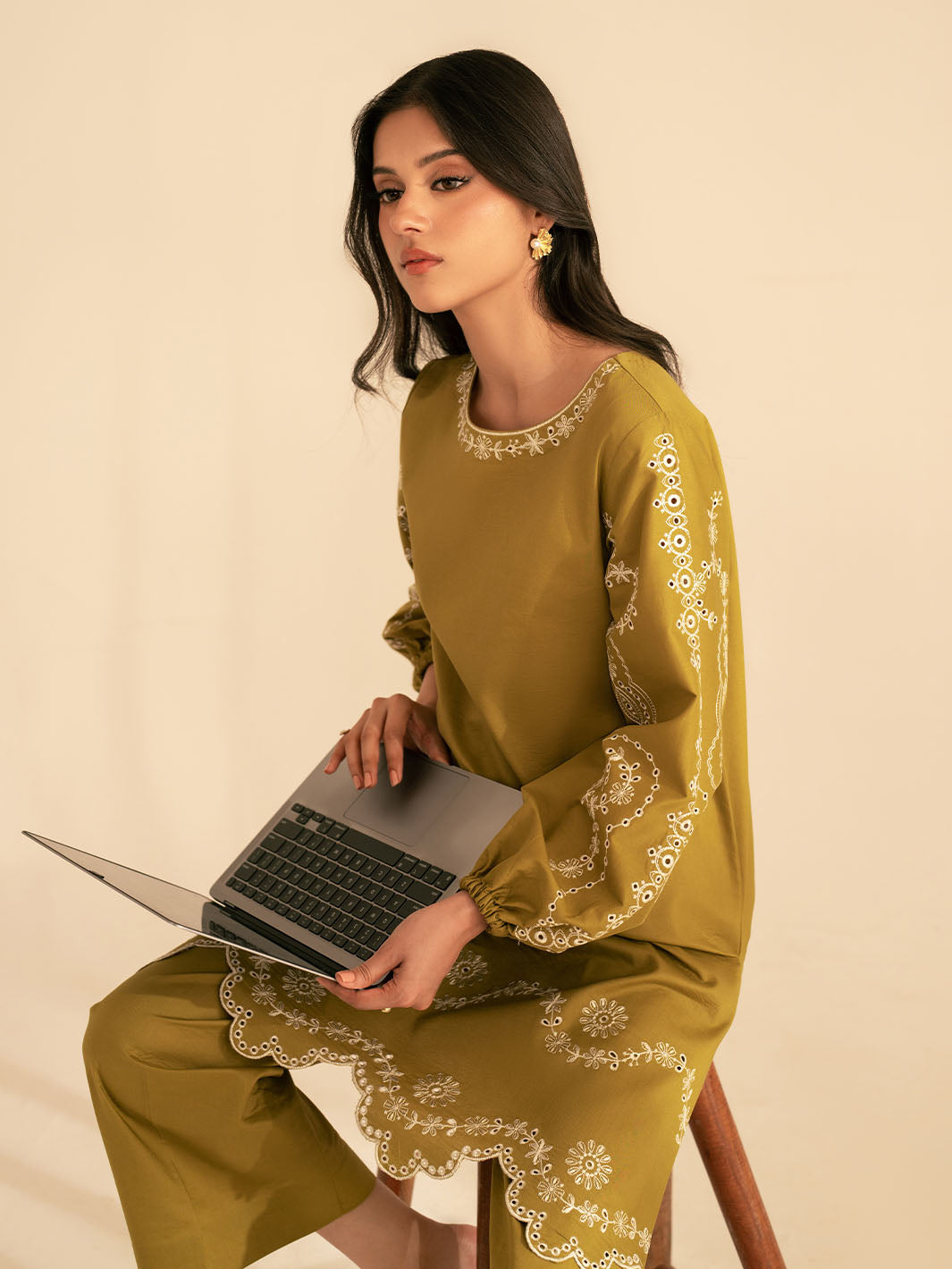 BATIK-UNSTITCHED 2PC DHANAK EMBROIDRED SUIT-PK-122