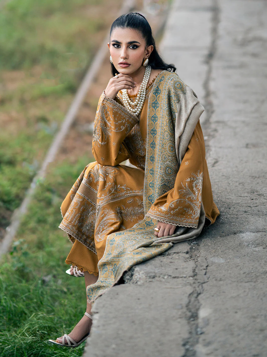 IZEL- UNSTITCHED 3PC DHANAK EMBROIDERED SUIT-PK-5768