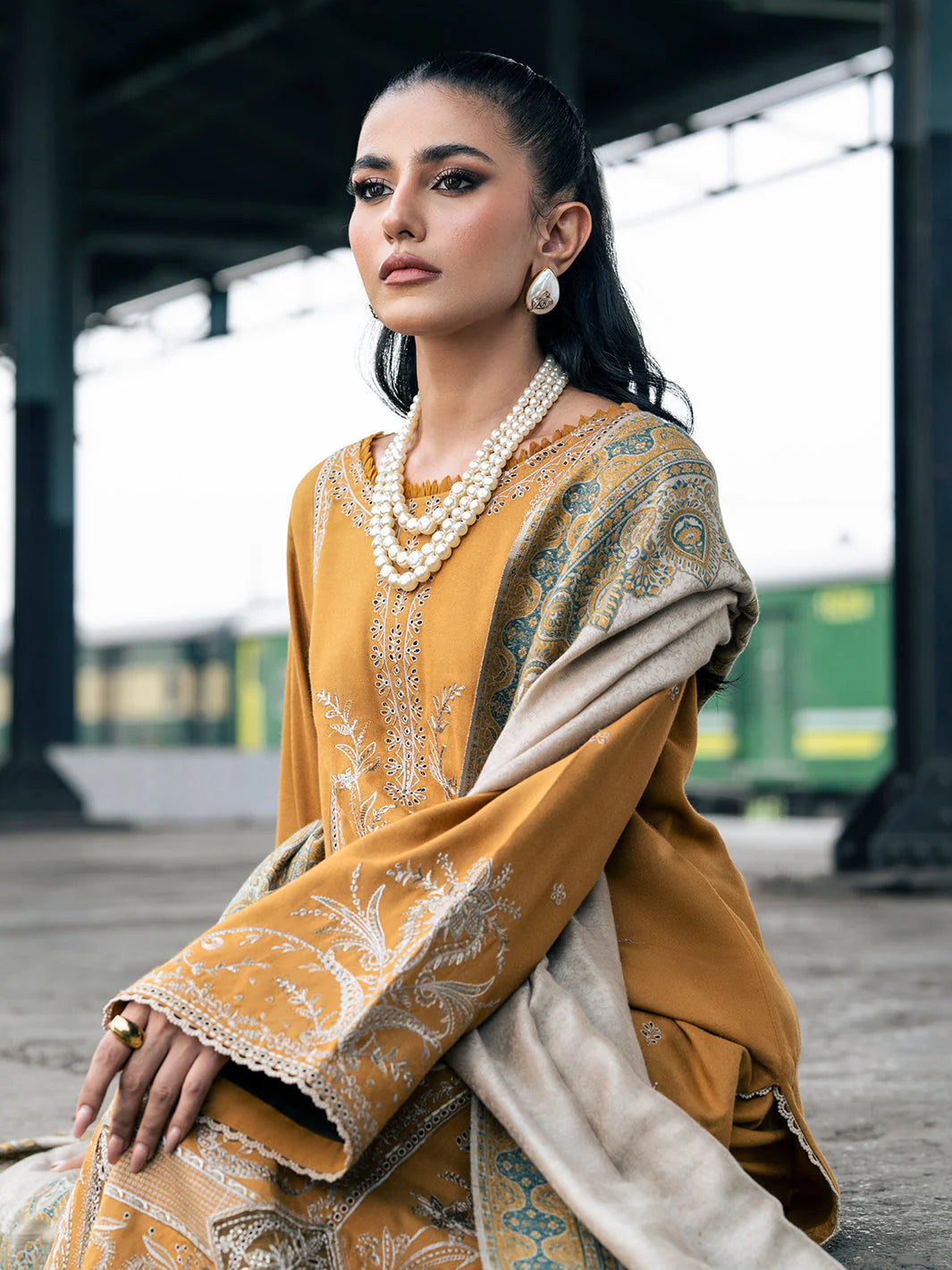 IZEL- UNSTITCHED 3PC DHANAK EMBROIDERED SUIT-PK-5768