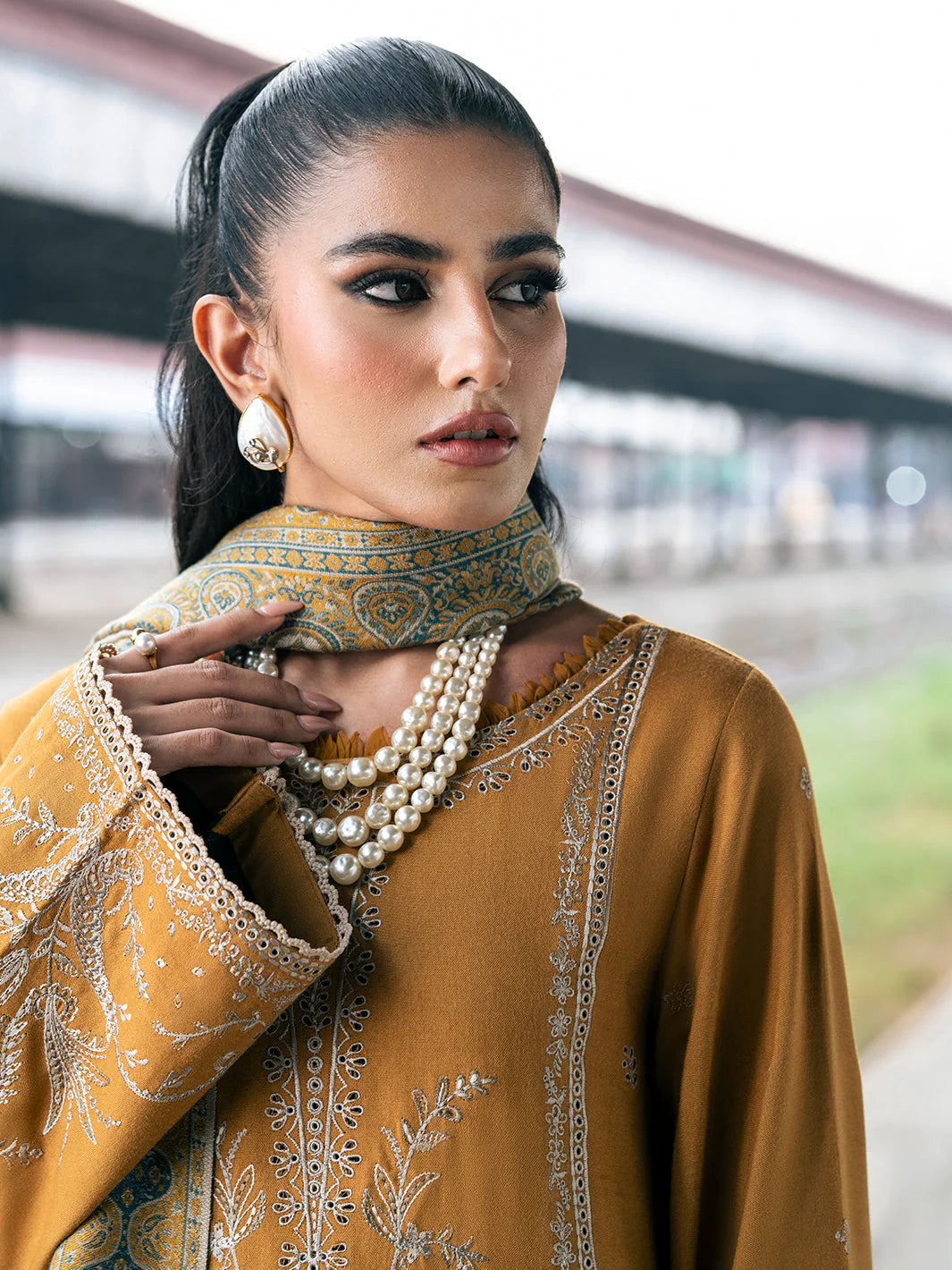 IZEL- UNSTITCHED 3PC DHANAK EMBROIDERED SUIT-PK-5768
