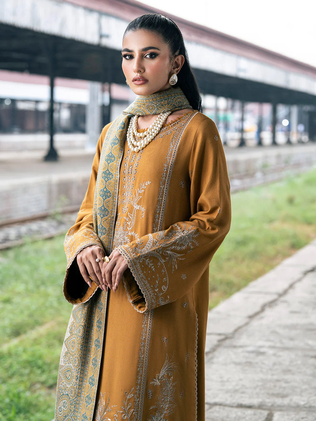 IZEL- UNSTITCHED 3PC DHANAK EMBROIDERED SUIT-PK-5768