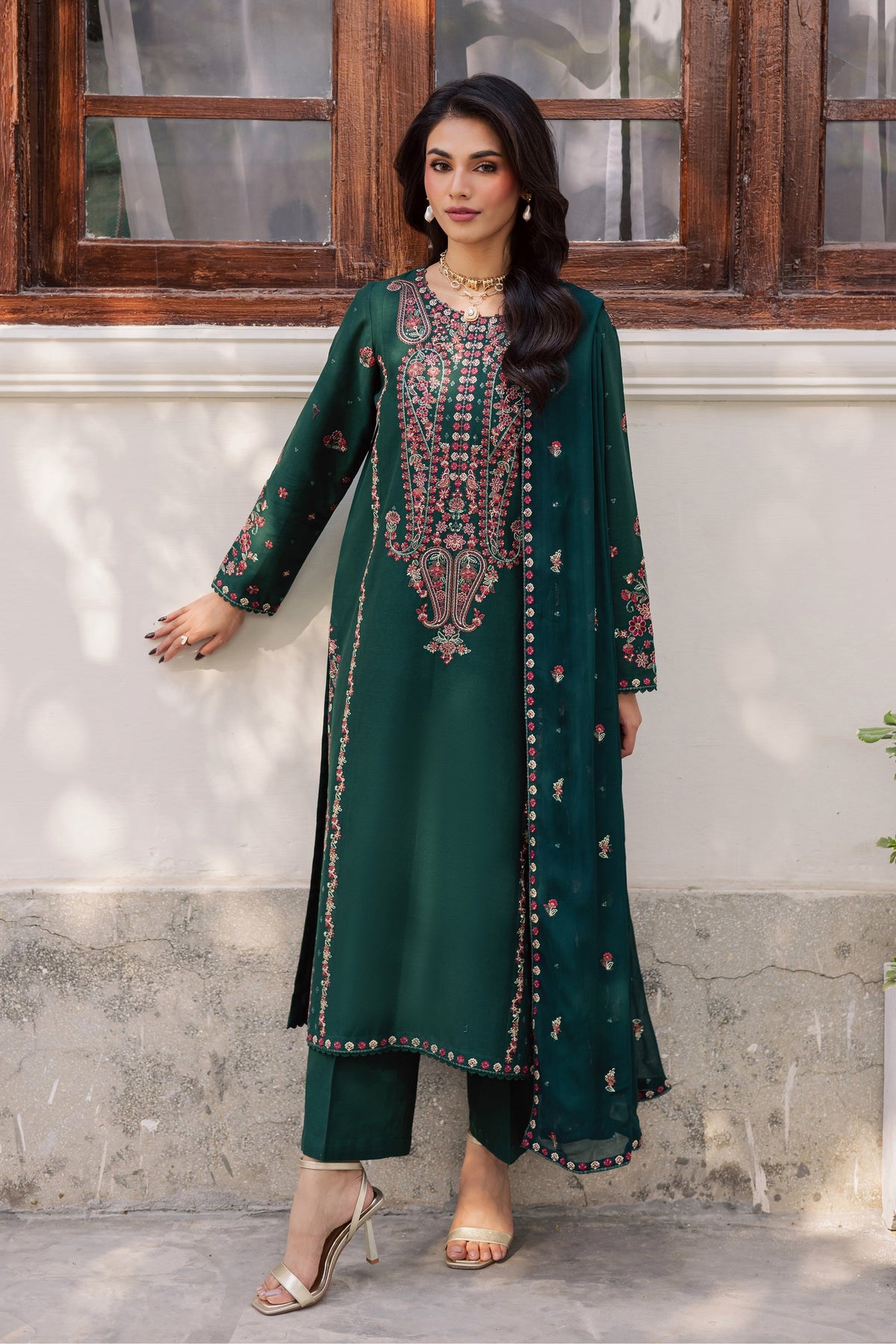 BATIK-UNSTITCHED 3PC LAWN EMBROIDERED SUIT-PK-4744