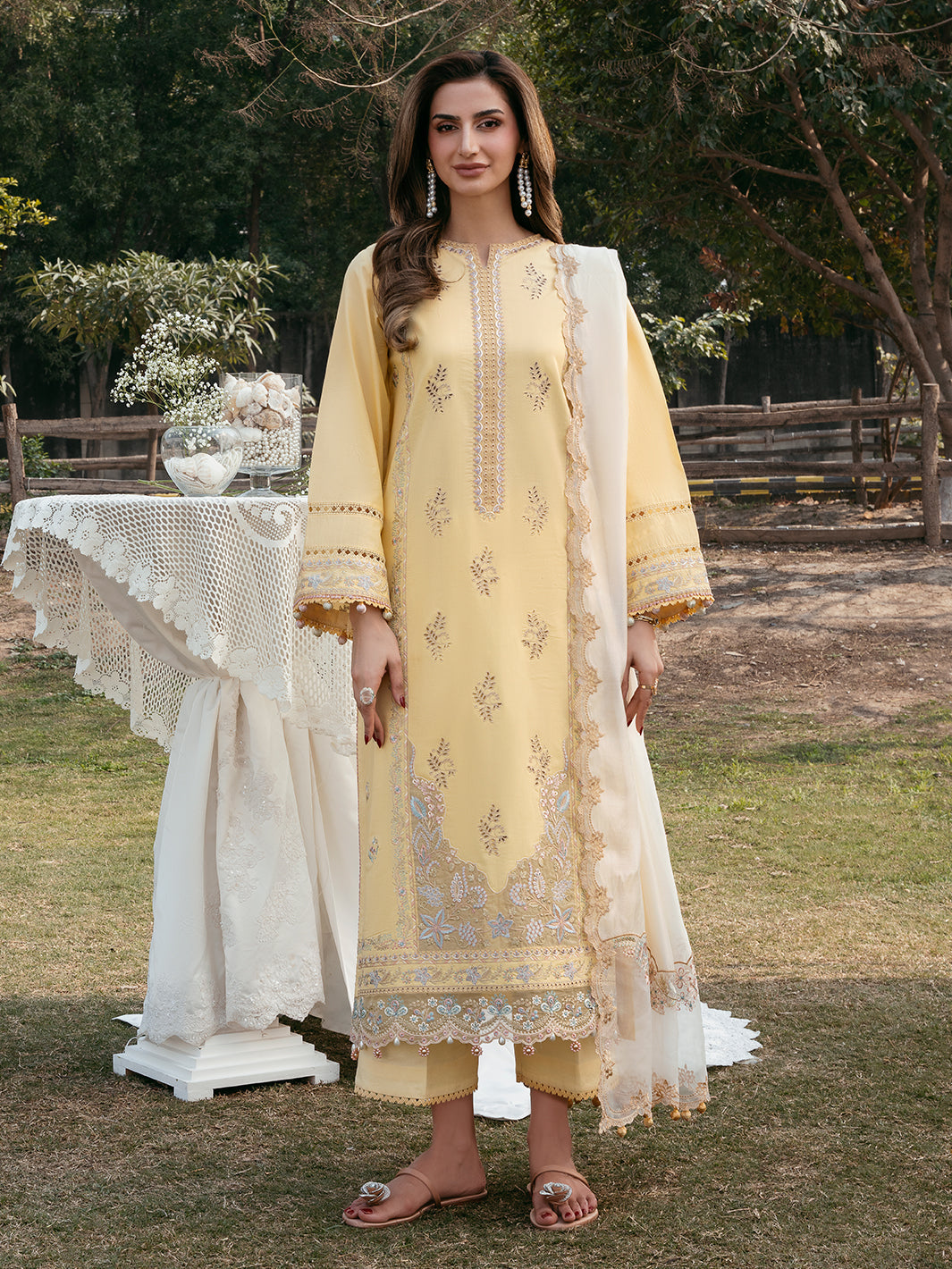 IZEL-UNSTITCHED 3PC LAWN EMBROIDERED SUIT-PK-4832