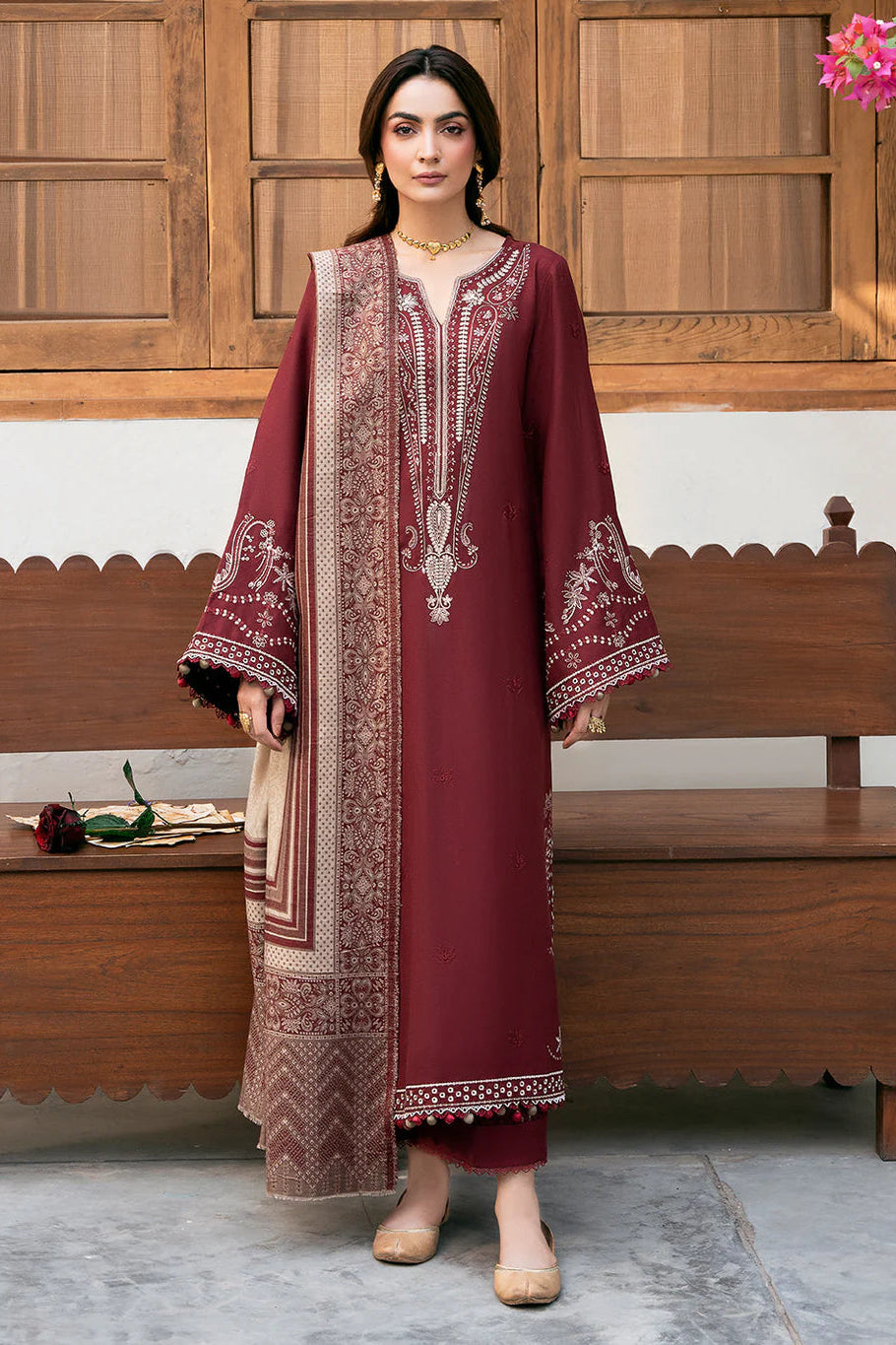 IZEL-UNSTITCHED 3PC KHADDAR EMBROIDERED SUIT-PK-4384