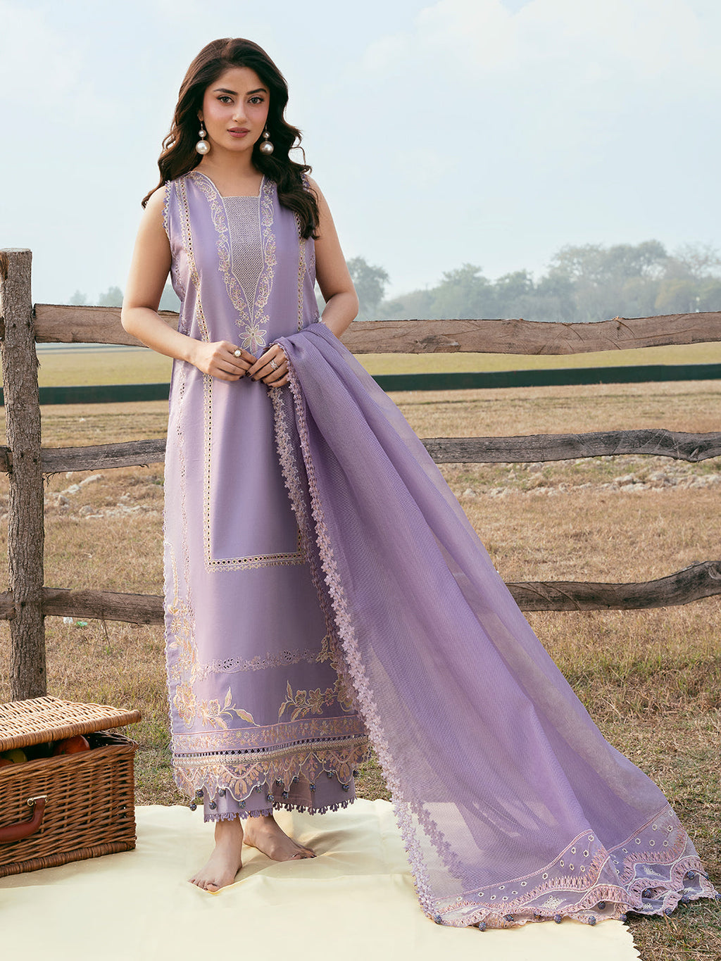 IZEL-UNSTITCHED 3PC LAWN EMBROIDERED SUIT-PK-4842