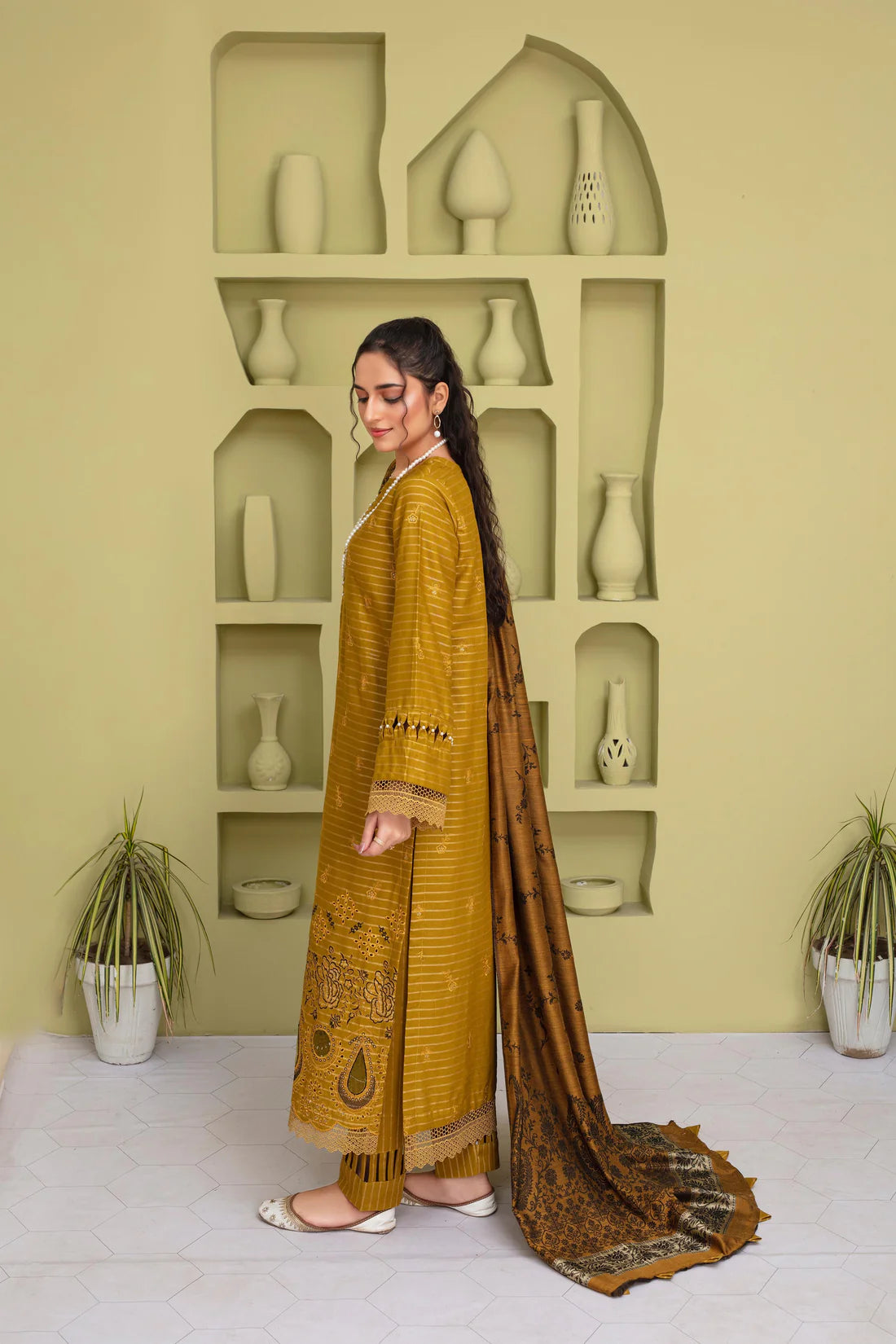 ELAAN.PK-3PC SLUB KHADAR CUTWORK EMBROIDERED SHIRT WITH JACQUARD WOOL SHAWL-EP-5482