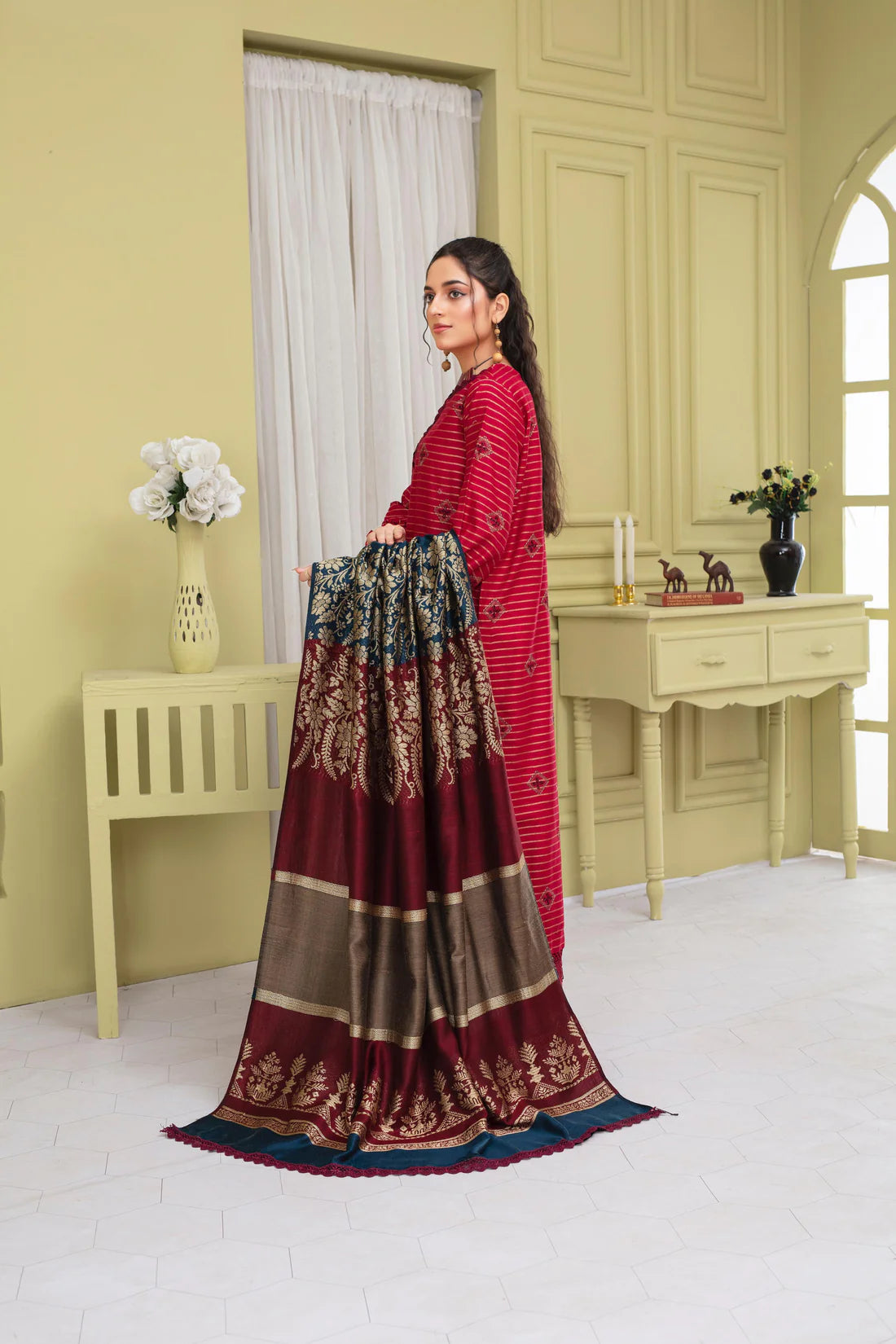 ELAAN.PK-3PC SLUB KHADAR CUTWORK EMBROIDERED SHIRT WITH JACQUARD WOOL SHAWL-EP-5478