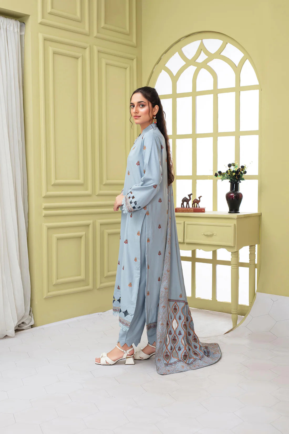 ELAAN.PK-3PC DHANAK EMBROIDERED SHIRT WITH HEAVY CUTWORK EMBROIDERED DHANAK SHAWL AND TROUSER-EP-5476