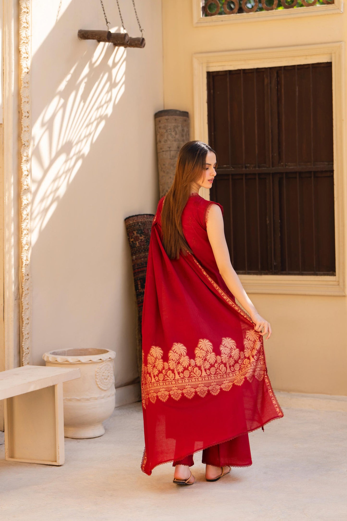 MIRAKHI-3PC LAWN CHIKENKARI EMBROIDERED SHIRT WITH LAWN JAQUARD PRINT DUPATTA -PK-5599