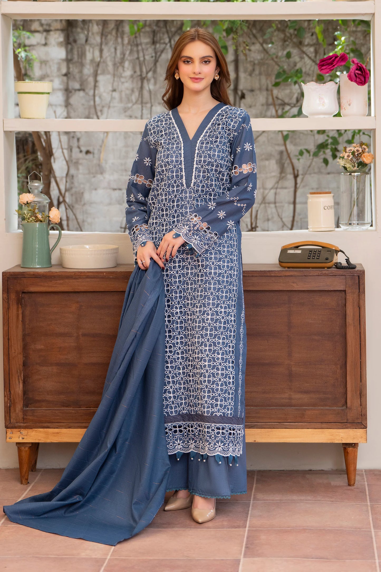MIRAKHI-3PC LAWN CHIKENKARI EMBROIDERED SHIRT WITH LAWN TUBE SLUB DUPATTA-PK-5668