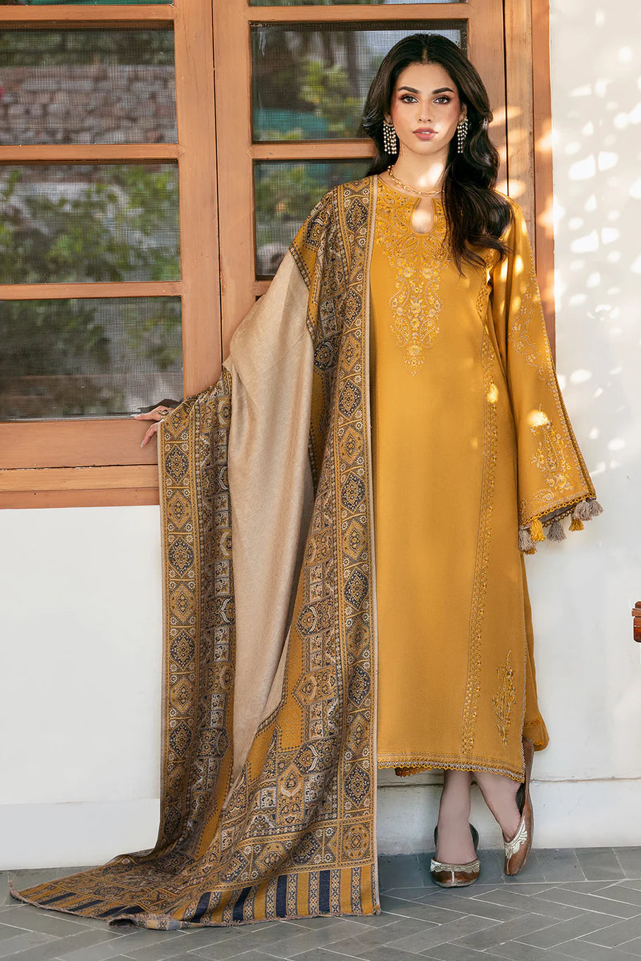 IZEL-UNSTITCHED 3PC DHANAK EMBROIDERED SUIT-PK-4372